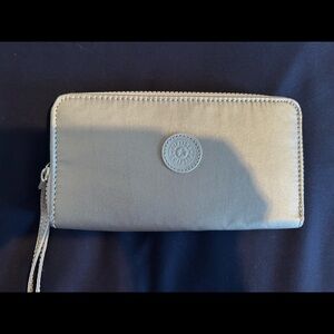 EUC Kipling Gold Zip Wallet Wrislet